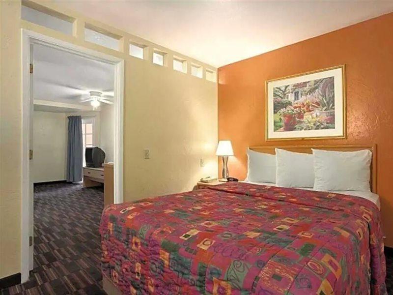Knights Inn Tucson D.M.A.F Area Εξωτερικό φωτογραφία