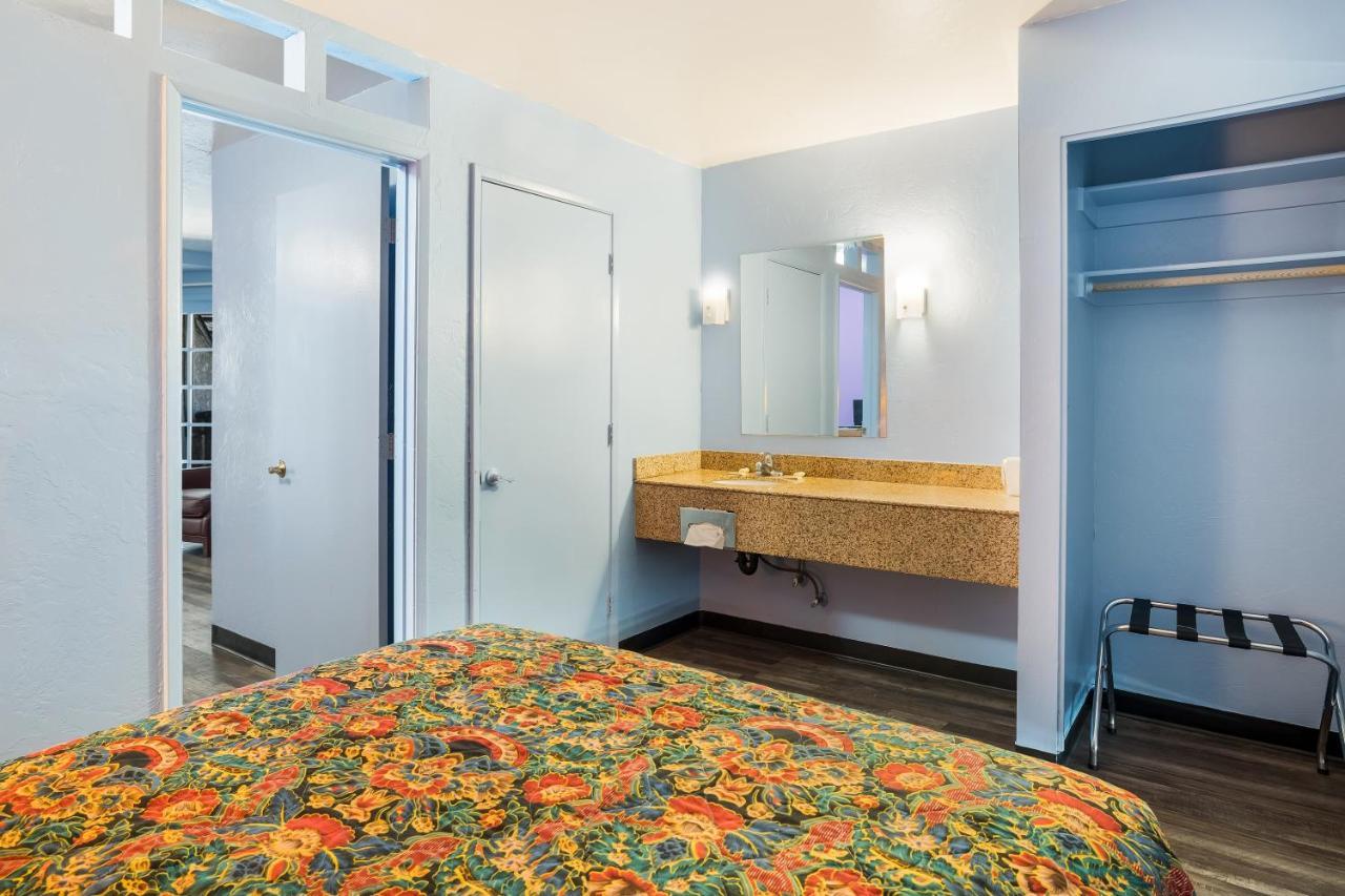 Knights Inn Tucson D.M.A.F Area Εξωτερικό φωτογραφία