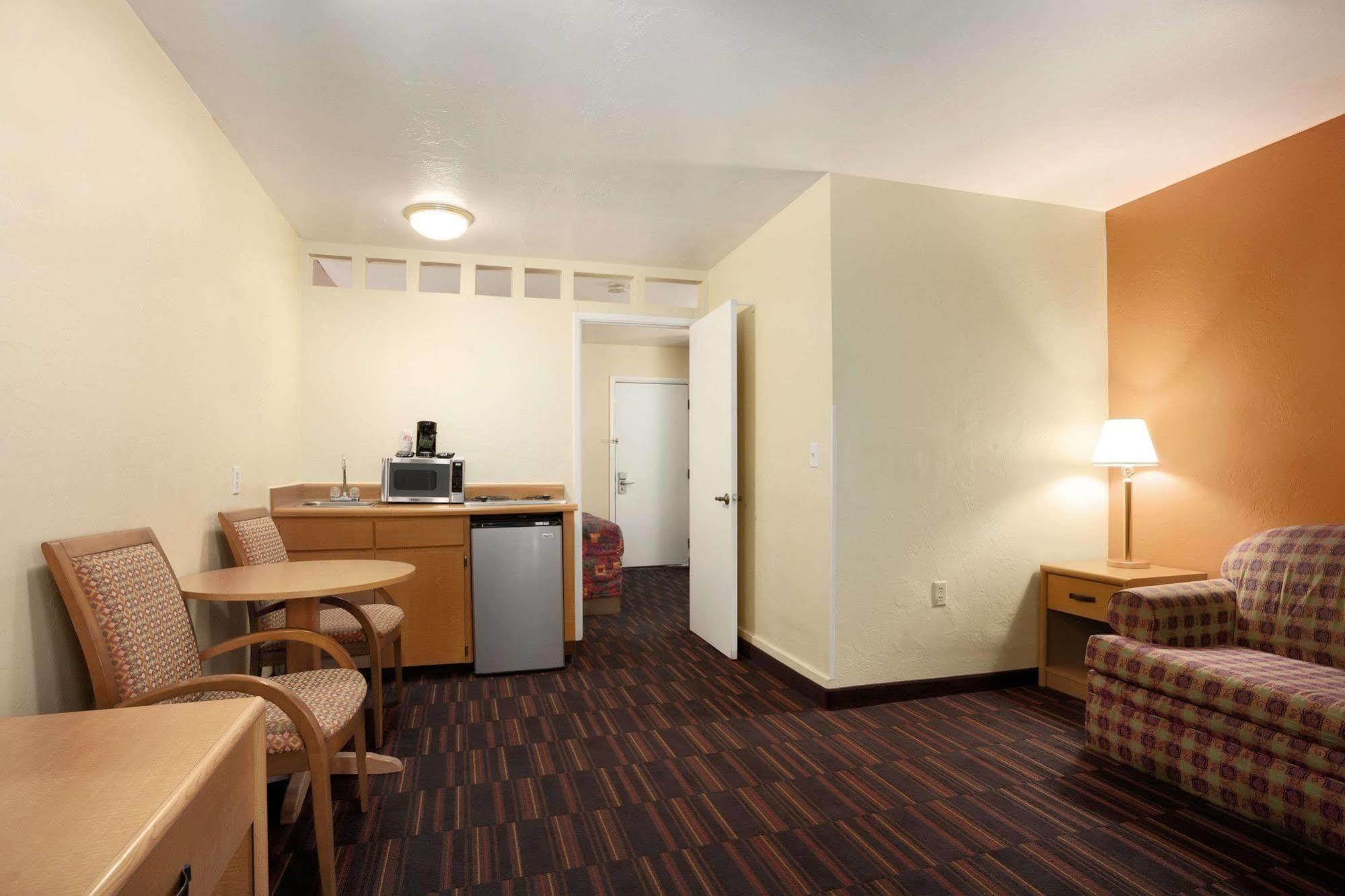 Knights Inn Tucson D.M.A.F Area Εξωτερικό φωτογραφία